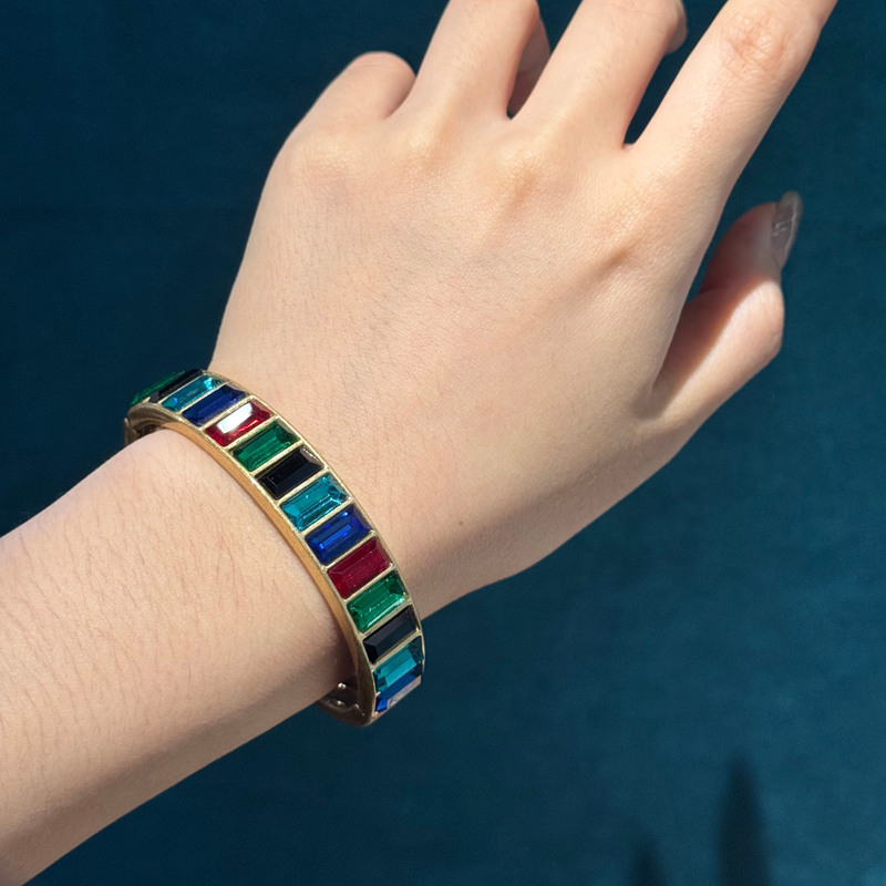 Jewelry Making Dubai - Bracciale vintage in cristallo con pietre