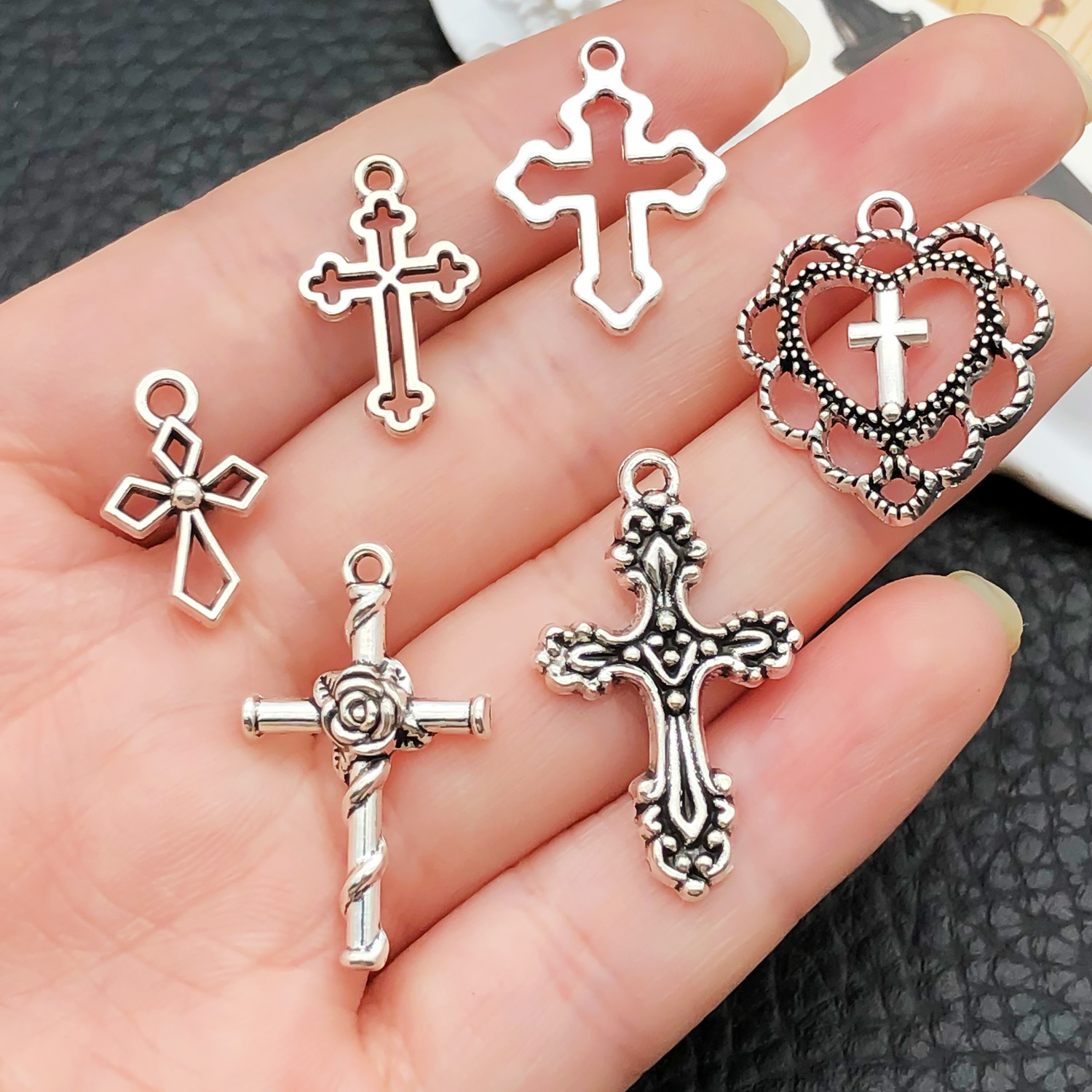 52 pendenti a croce assortiti  - Jewelry Making Tutorial recensione e prezzo